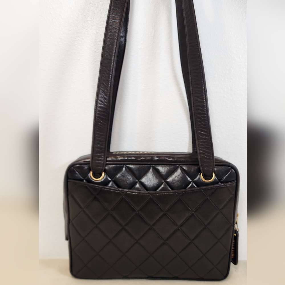 Chanel 1994-1996 quilted lambskin shoulder. Dark Brown. Slight fade on hardware - Picture 2 of 16